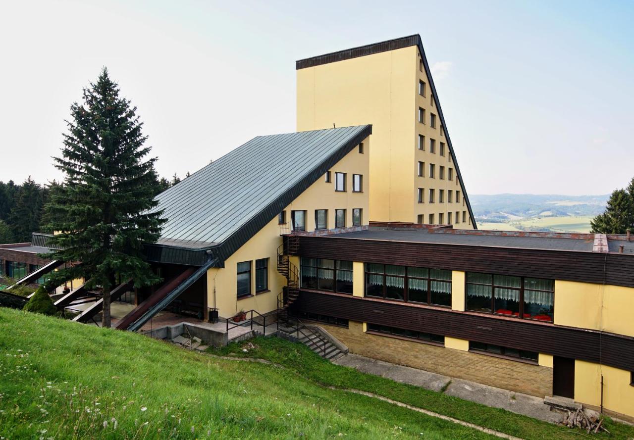 Horsky Hotel Jelenovska S Bazenem V Cene Valašské Klobouky 외부 사진